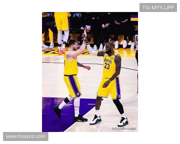 NBA最新动态：湖人签约新援詹姆斯伤势恢复良好勇士三巨头重回巅峰