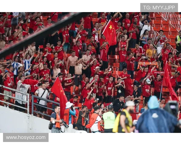国足客场逆转夺冠全场沸腾球迷高唱国歌庆祝历史性胜利