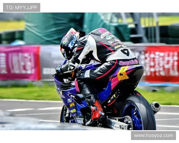 摩托车大奖赛最新动态：2025赛季挑战赛激烈升级 车手实力对决引发全球关注