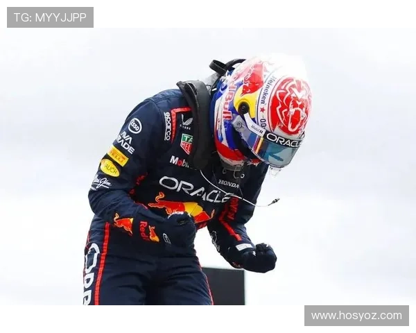 F1赛季最新动态：维斯塔潘夺冠巩固统治地位 汉密尔顿期待新挑战